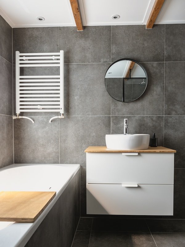 How to Pick the Best Tiles for Your Bathroom: A Complete Guide for 2023 1 white ceramic bathtub beside white ceramic bathtub